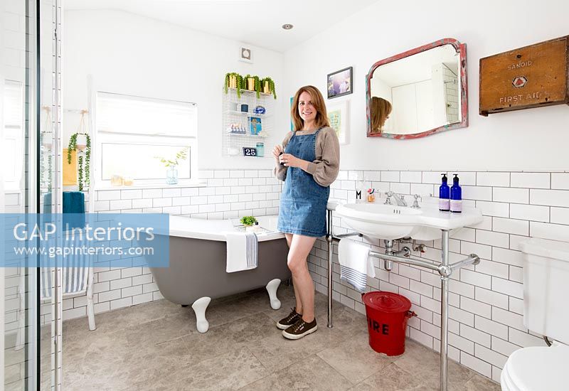 Fonctionnalité de rénovation de salle de bain moderne et vintage