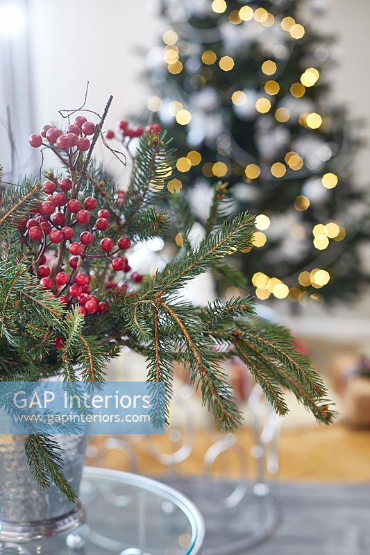 Baies et détail de décoration de feuillage d'arbre de Noël