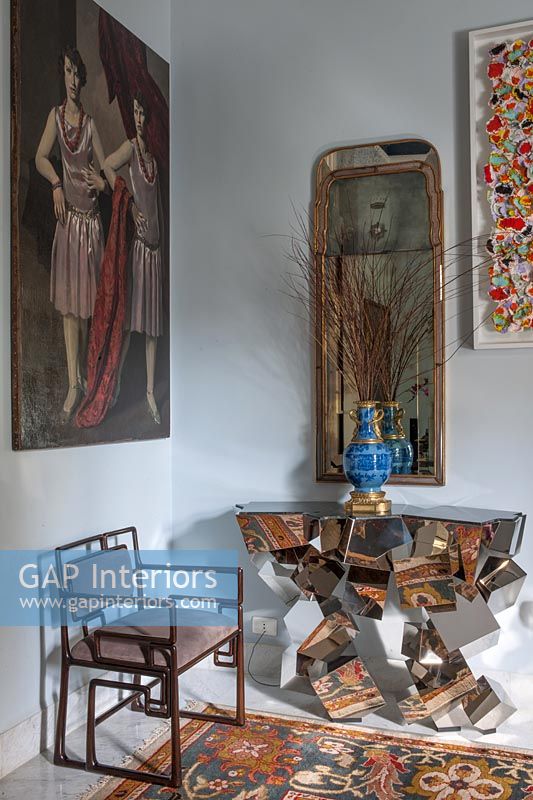 Table console miroir insolite et chaise de style Art Déco