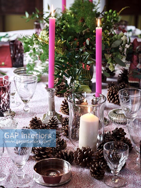 Table à manger classique décorée pour Noël - détail