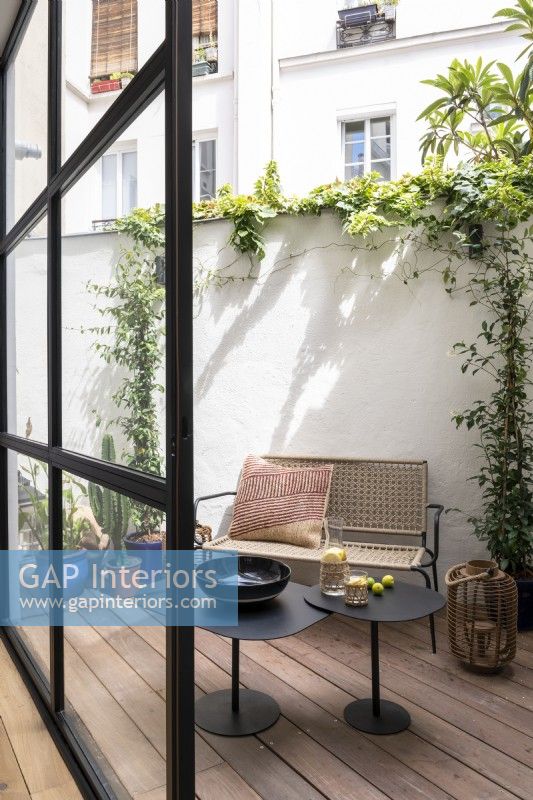 Petit patio dans un appartement parisien