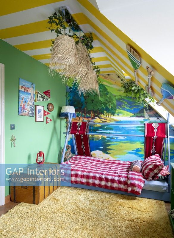 Chambre d'enfant sur le thème de la plage tropicale