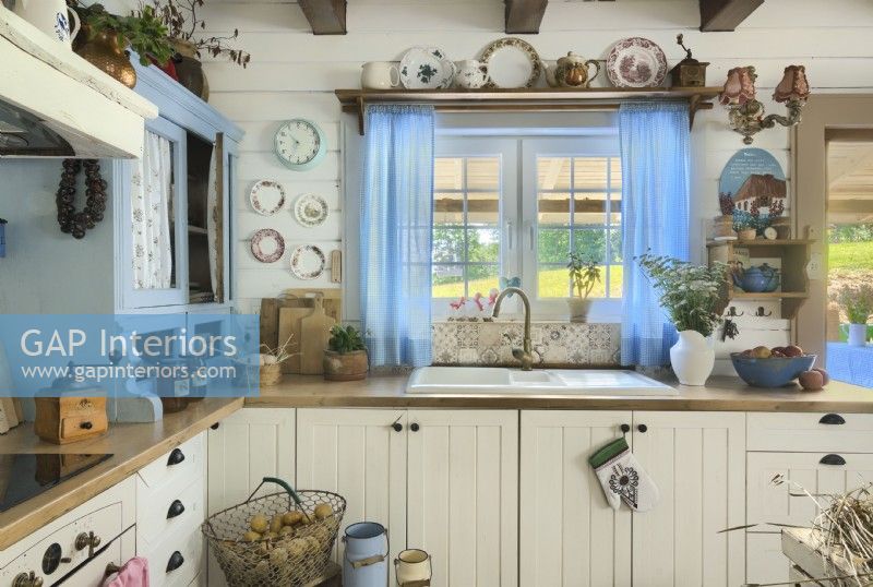 Kitchen with a window and a view of the garden