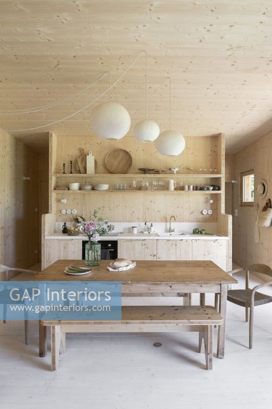 Cuisine-salle à manger moderne en bois