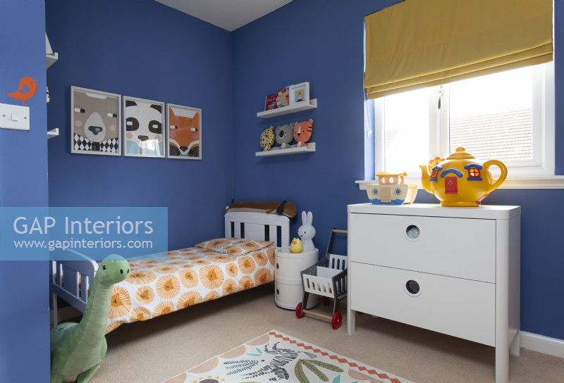 Chambre d'enfant moderne et colorée
