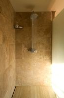 Ferme Boonshill, East Sussex. intérieur de la douche dans la salle de bain.