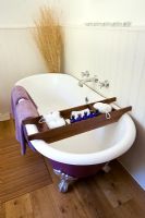 Salle de bain rustique avec baignoire sur pieds