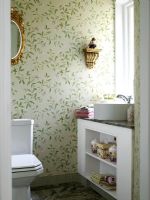 Salle de bain classique avec papier peint à fleurs