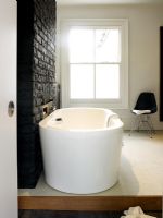 Salle de bain contemporaine noir et blanc