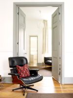 Chaise longue Charles Eames en cuir