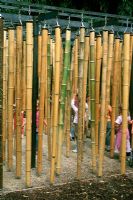 Poteaux suspendus en bambou