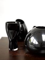 Collection de vases exposés