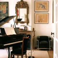 Salon avec piano à queue
