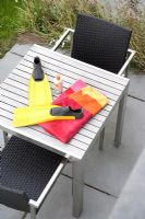 Accessoires de natation sur table extérieure