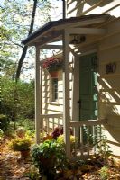 Porte d'entrée et porche de maison de campagne