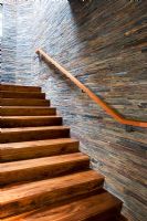 Escalier en bois dur moderne