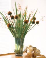 Vase en verre avec un bouquet de fleurs