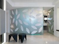 Murs en verre avec motif de feuilles