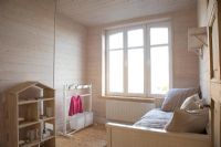 Chambre d'enfant minimaliste en bois