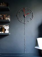 Horloge sur le mur de la cuisine