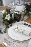 Table à manger décorée pour Noël