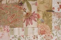 Échantillons de tissu à motif floral