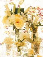 Une collection de bouquets de fleurs