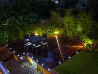Jardin moderne la nuit