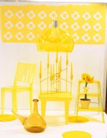 Chambre d'objets jaunes