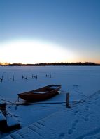 Bateau sur un lac gelé