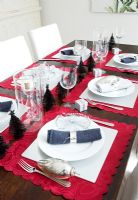 Table à manger dressée pour Noël