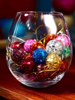 Boules de Noël colorées en verre