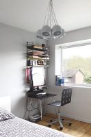 Bureau et chaise dans une chambre moderne