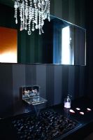 Lavabo de salle de bain noir moderne