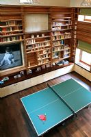 Bibliothèque moderne avec table de ping-pong