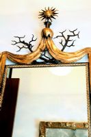 Grand miroir doré, détail
