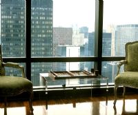 Salon moderne avec vue sur Manhattan