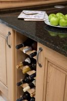 Casier à vin dans le meuble de cuisine moderne
