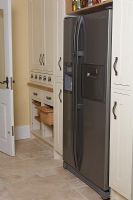 Réfrigérateur-congélateur dans une cuisine moderne