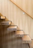 Escalier en bois moderne, détail