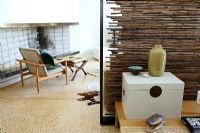 Salon moderne avec diviseur de pièce en bambou