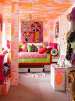 Chambre d'enfant décorée d'un motif d'ananas