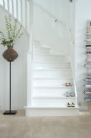 Escalier blanc moderne