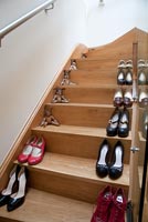 Affichage des chaussures dans les escaliers