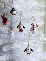 Décorations de Noël sur l'arbre