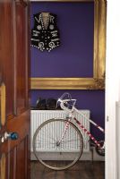Couloir coloré avec vélo