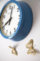 Décorations horloge et papillon
