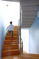 Enfant, monter escaliers