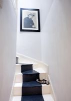 Escalier avec marches peintes