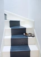 Escalier avec marches peintes
